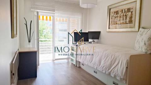 APARTAMENTO T4&nbsp;(convertido em T3) com...