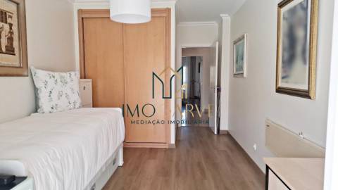 APARTAMENTO T4&nbsp;(convertido em T3) com...