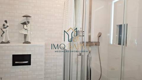 APARTAMENTO T4&nbsp;(convertido em T3) com...