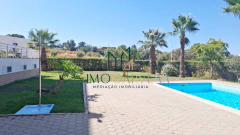 APARTAMENTO T4&nbsp;(convertido em T3) com...