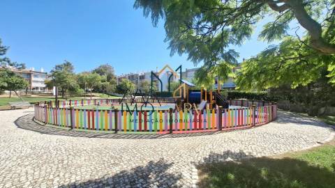 APARTAMENTO T4&nbsp;(convertido em T3) com...