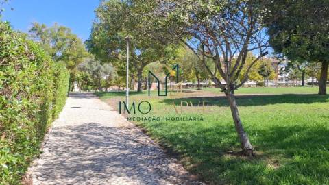 APARTAMENTO T4&nbsp;(convertido em T3) com...