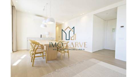 APARTAMENTO T2 COM VISTA MAR
Apartamento T2 com...