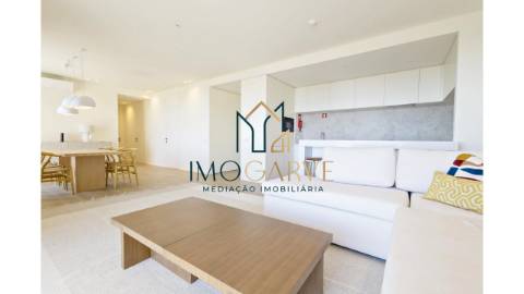 APARTAMENTO T2 COM VISTA MAR
Apartamento T2 com...