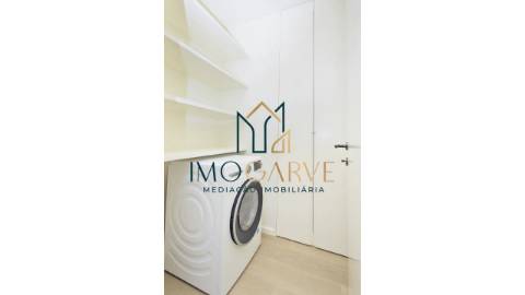 APARTAMENTO T2 COM VISTA MAR
Apartamento T2 com...