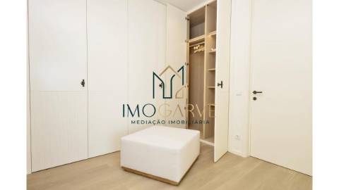 APARTAMENTO T2 COM VISTA MAR
Apartamento T2 com...