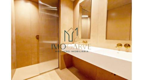 APARTAMENTO T2 COM VISTA MAR
Apartamento T2 com...