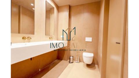 APARTAMENTO T2 COM VISTA MAR
Apartamento T2 com...