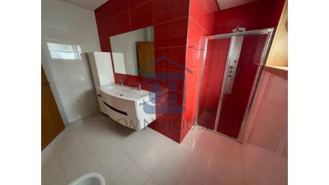 Moradia T3 com Piscina, Jardim e Excelente...