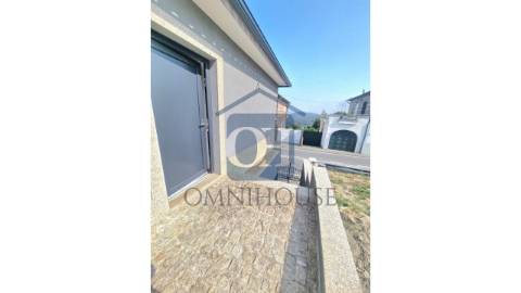 Duas Moradias Geminadas T3 - Lixa Espa&ccedil;o...