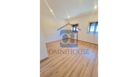 Duas Moradias Geminadas T3 - Lixa Espa&ccedil;o...