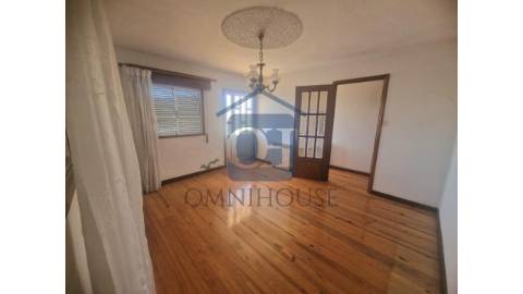 🏡 Moradia para venda na Cal&ccedil;ada de...