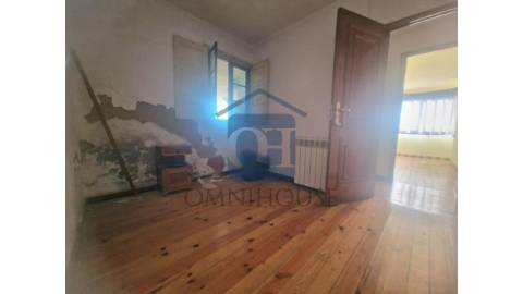 🏡 Moradia para venda na Cal&ccedil;ada de...