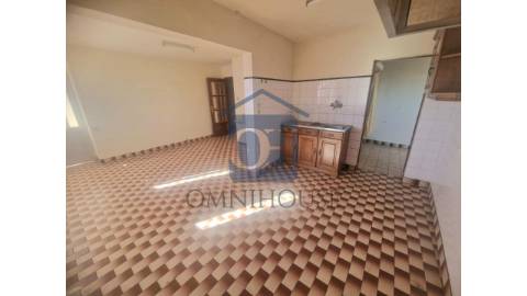 🏡 Moradia para venda na Cal&ccedil;ada de...