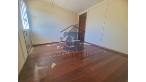 🏡 Moradia para venda na Cal&ccedil;ada de...