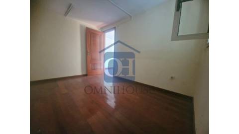 🏡 Moradia para venda na Cal&ccedil;ada de...