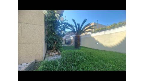 Moradia em Banda T3+1LOCALIZA&Ccedil;&Atilde;O...