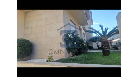 Moradia em Banda T3+1LOCALIZA&Ccedil;&Atilde;O...