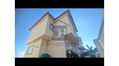 Moradia em Banda T3+1LOCALIZA&Ccedil;&Atilde;O...