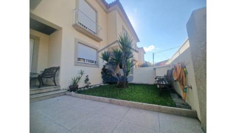 Moradia em Banda T3+1LOCALIZA&Ccedil;&Atilde;O...