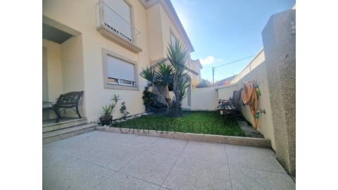 Moradia em Banda T3+1LOCALIZA&Ccedil;&Atilde;O...