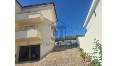 Moradia em Banda T3+1LOCALIZA&Ccedil;&Atilde;O...