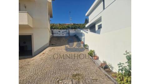 Moradia em Banda T3+1LOCALIZA&Ccedil;&Atilde;O...