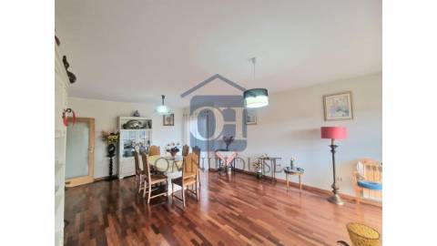 🏙️ Apartamento T4 com 173 m&sup2; no Centro de...