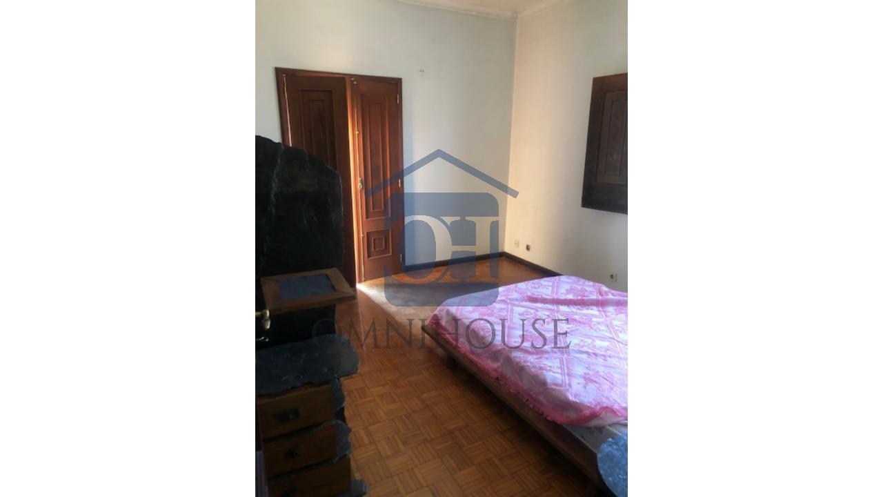 Moradia Multifuncional em Padronelo – Excelente...