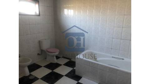 Moradia Multifuncional em Padronelo – Excelente...