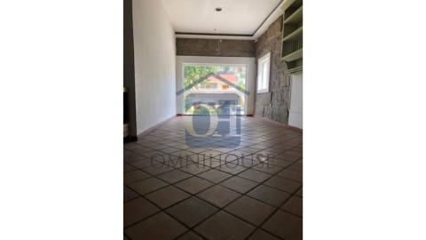 Moradia Multifuncional em Padronelo – Excelente...