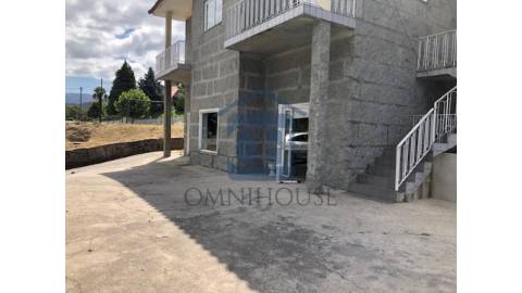 Moradia Multifuncional em Padronelo – Excelente...