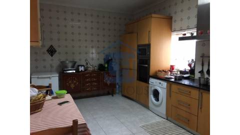 Moradia Multifuncional em Padronelo – Excelente...