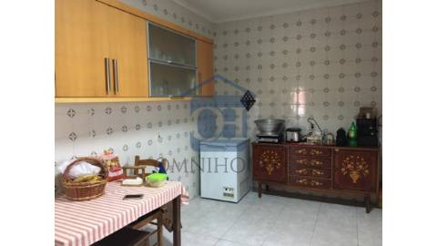 Moradia Multifuncional em Padronelo – Excelente...