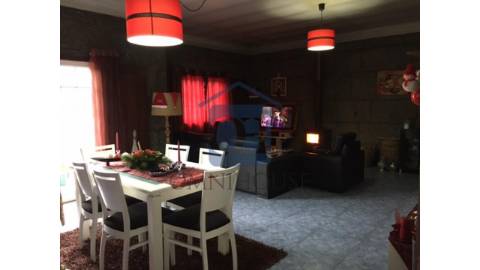 Moradia Multifuncional em Padronelo – Excelente...