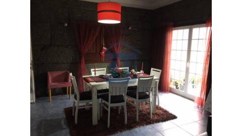 Moradia Multifuncional em Padronelo – Excelente...
