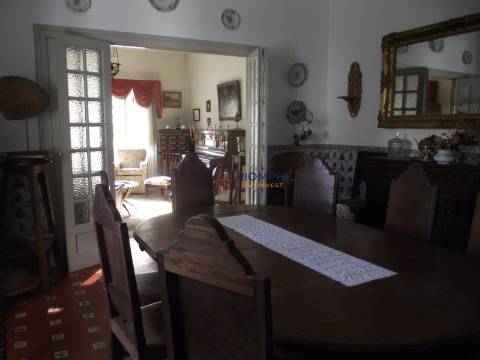 Moradia T7 + T1 + Capela nas Caldas da Rainha