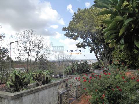 Moradia T7 + T1 + Capela nas Caldas da Rainha