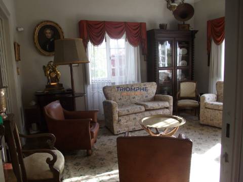 Moradia T7 + T1 + Capela nas Caldas da Rainha