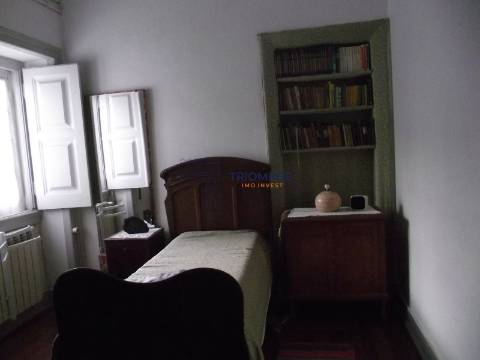 Moradia T7 + T1 + Capela nas Caldas da Rainha