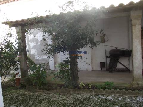 Moradia T7 + T1 + Capela nas Caldas da Rainha