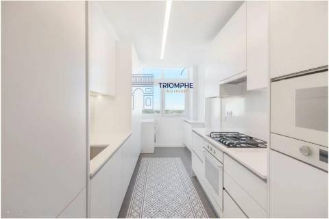 T3 totalmente renovado com varanda, Benfica