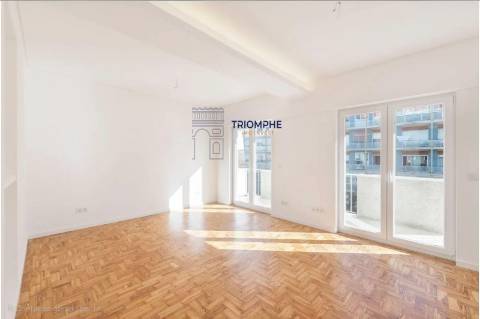 T3 totalmente renovado com varanda, Benfica