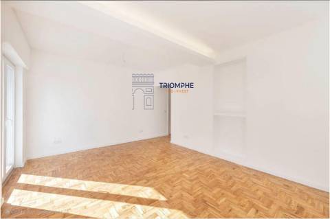 T3 totalmente renovado com varanda, Benfica