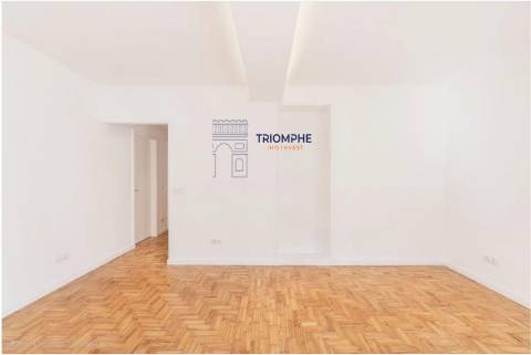 T3 totalmente renovado com varanda, Benfica