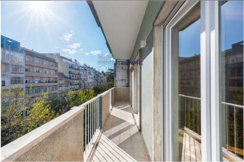 T3 totalmente renovado com varanda, Benfica