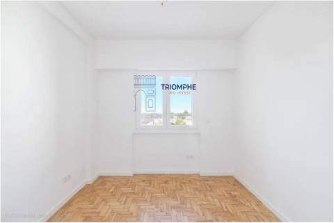 T3 totalmente renovado com varanda, Benfica