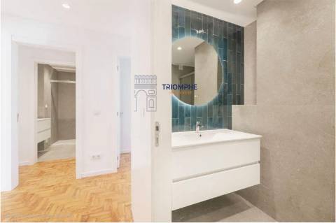 T3 totalmente renovado com varanda, Benfica