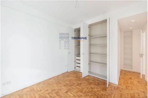 T3 totalmente renovado com varanda, Benfica