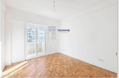 T3 totalmente renovado com varanda, Benfica